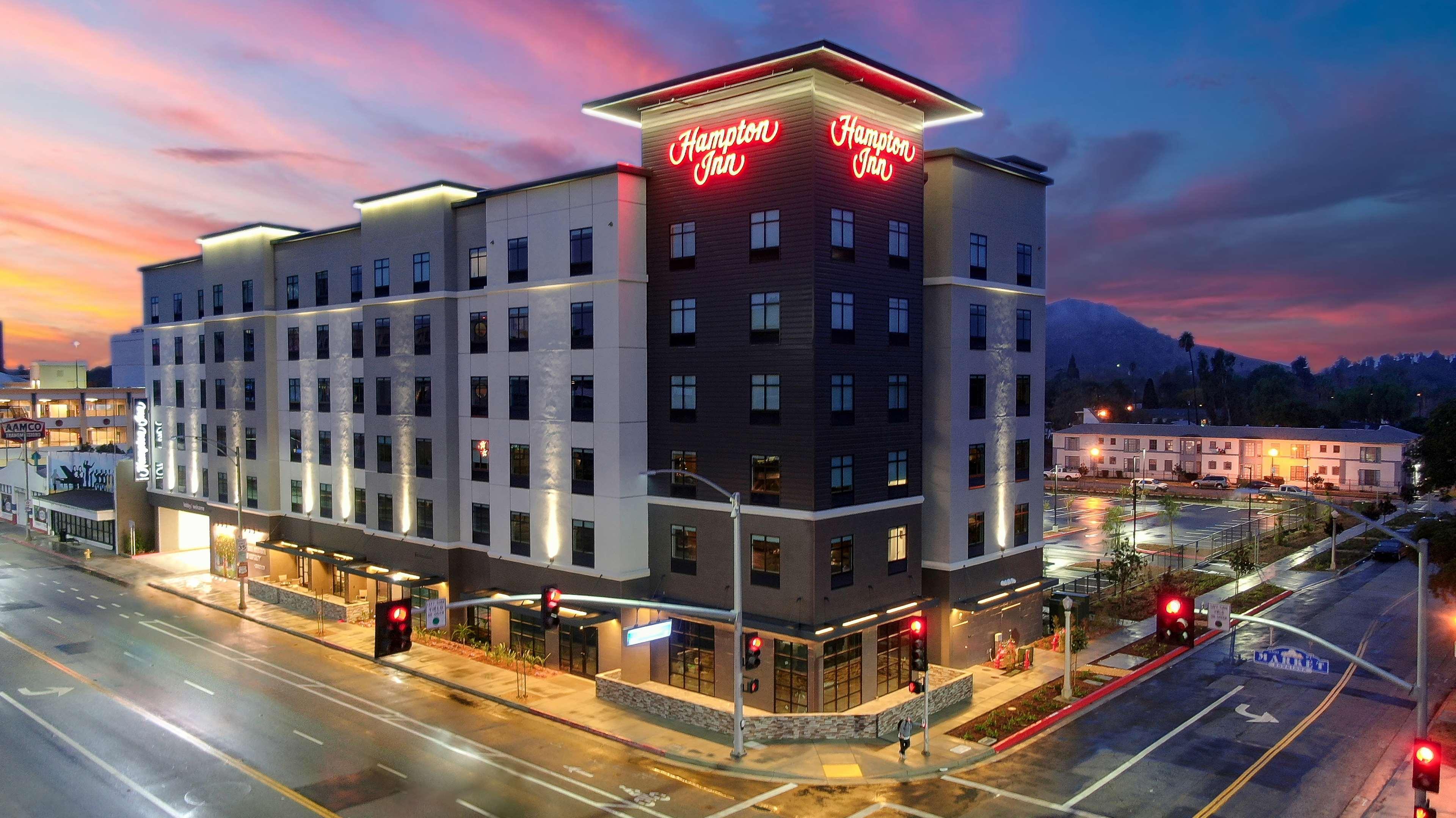 Hampton Inn Riverside Downtown Eksteriør bilde