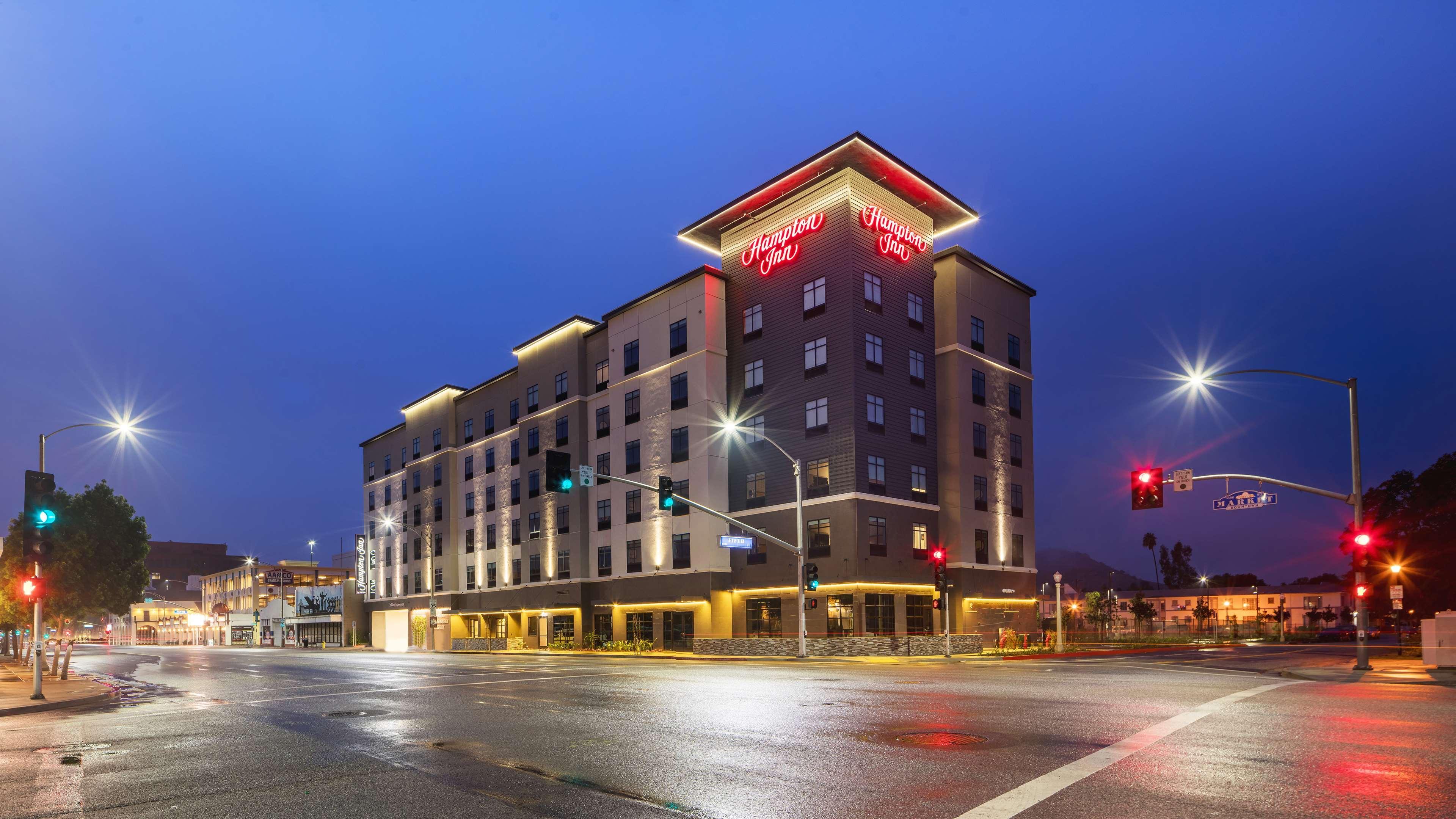 Hampton Inn Riverside Downtown Eksteriør bilde